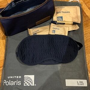 United Airlines POLARIS pajama set size L/XL Henley and pants with bonus amenity